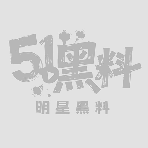 多个强势女S齐聚一堂调教  场面实在过于劲爆 可怜的男人躺在地上任人践